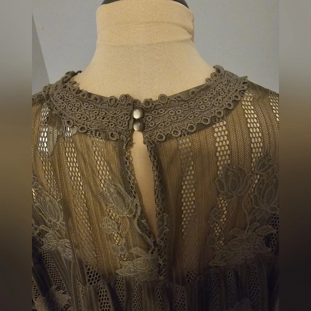 Est. 1946 Army Green Floral Lace Flowy Tunic Plus Size 26/28W New without Tags - Picture 2 of 6